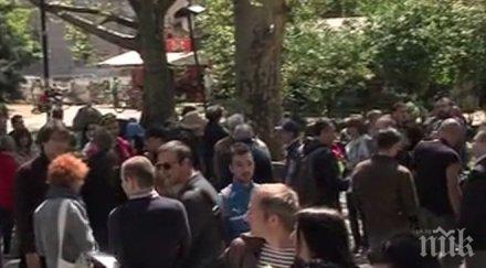 пик десетки подкрепиха карикатуриста чавдар николов чаво