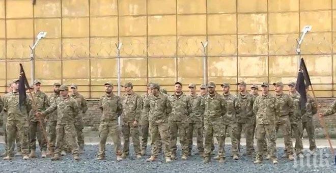 Бойци от „Азов“ излязоха по улиците на Киев в натовски униформи