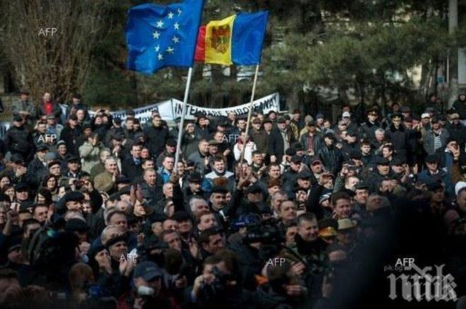 В Молдова се провеждат многохилядни митинги срещу обединението с Румъния
