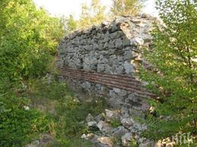 Крепост Градовете се руши и разграбва