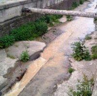 Река Поройна в Шумен потече жълта
