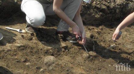 брутално пияни накараха рожденик изкопае гроб заровиха жив