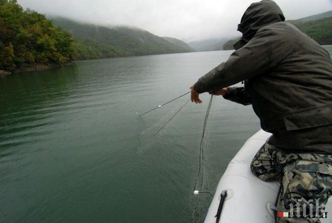 Бракониери замрежиха яз.Ивайловград в първия уикенд на риболовната забрана