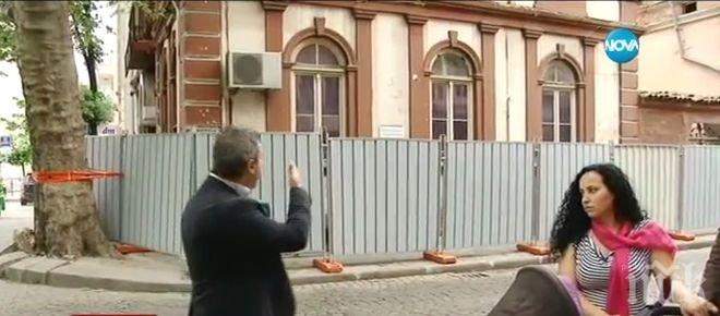 Кой е виновен за инцидента, при който тухла падна върху бебе? (снимки)