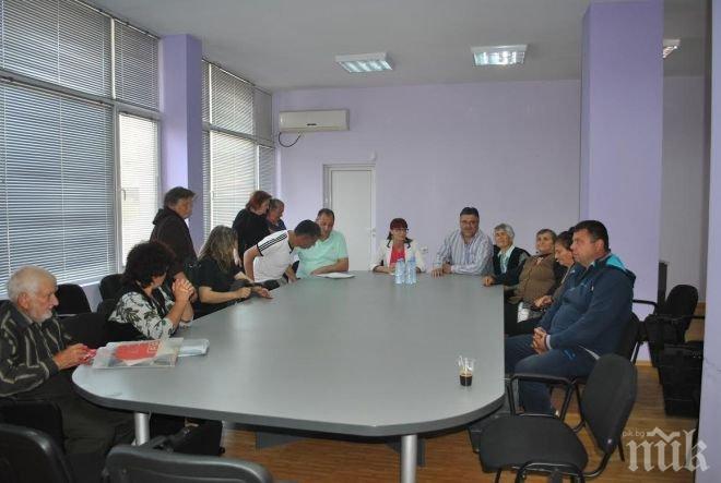 Десетки жители на община Кресна посетиха приемната на народния представител от ГЕРБ Даниела Савеклиева 