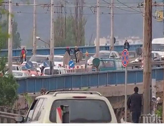 ПИК TV: Кошмарно задръстване на Аспарухов мост