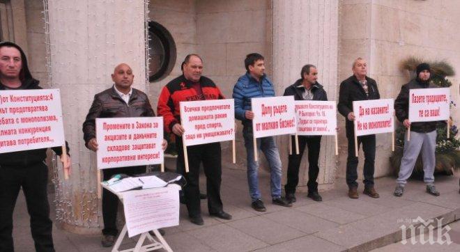 Над 100 казанджии от Североизточна България блокираха Дунав мост