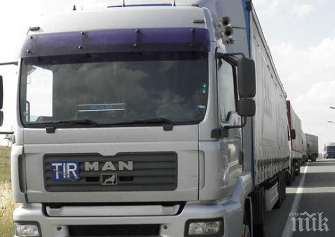 Прибраха  на топло 15-годишен, хвърлял камъни по турски тирове 