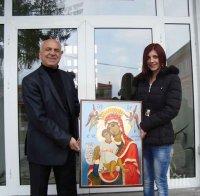 Млада художничка дари първата си икона на свищовското село Драгомирово