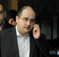 Партиен съд над Прошко Прошков заради скъпия билет в София