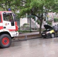Автомобил се запали в движение (снимки)