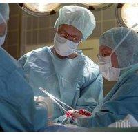 Скандал! Лекари си правиха селфи докато оперират пациент в Македония