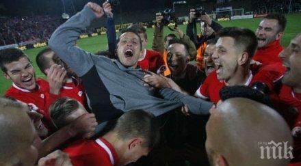 червените ликуват съблекалнята реал мадрид снимка