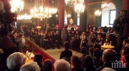 разчистват колите храмовете великден