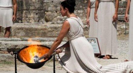 палят олимпийския огън гърция