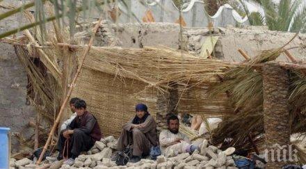 въоръжени лица убиха полицаи охраняващи хуманитарни работници пакистан