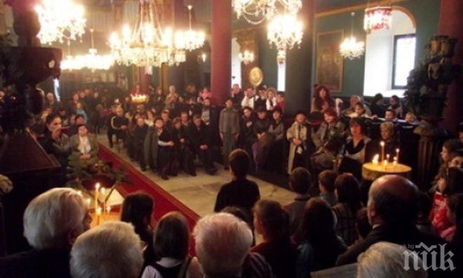 Разчистват колите пред храмовете за Великден