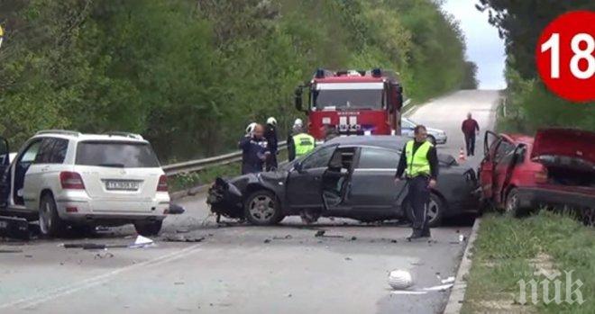 ИЗВЪНРЕДНО! Кървава касапница на пътя Добрич - Варна! Има двама загинали