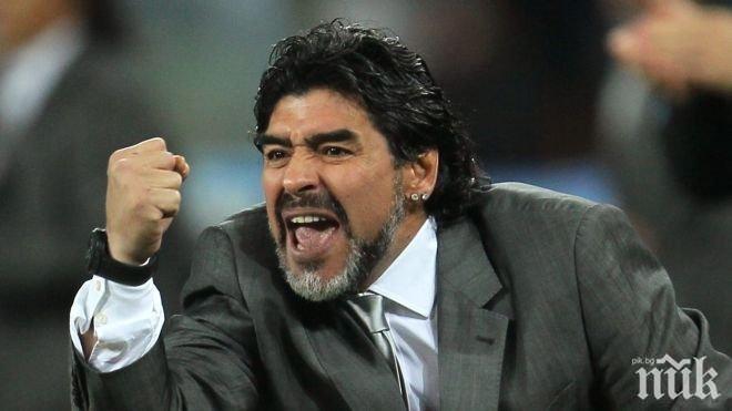 Президентът на Никарагуа връчи най-високия орден на Марадона