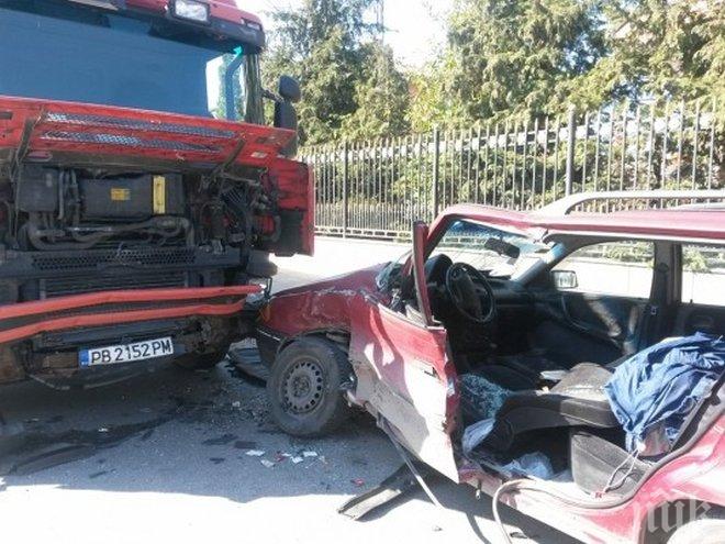 Германец се заби в Пежо на път за Кардам