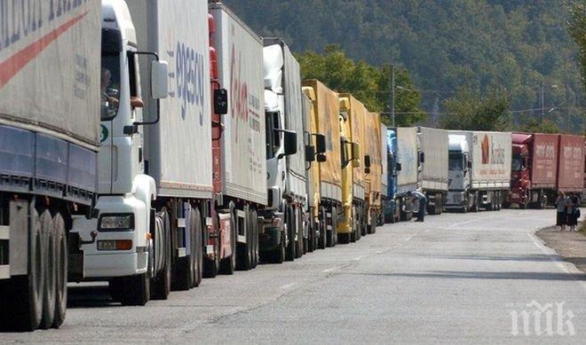 Българските превозвачи блокират границата с Гърция за 10 дни