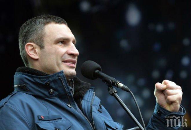 Кметът на Киев се преби с колело на път за работа 