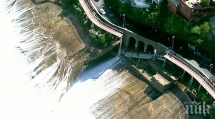 трагедия рио вълна срина велосипедна алея загинали снимки