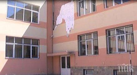 косъм смъртта огромен къс топлоизолация рухна главите ученици асеновградско школо