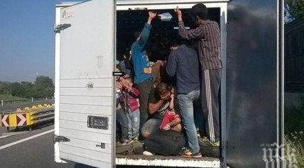 чешките власти задържаха български камион превозващ нелегални мигранти