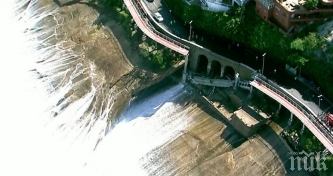 Трагедия в Рио! Вълна срина велосипедна алея, има загинали (снимки)