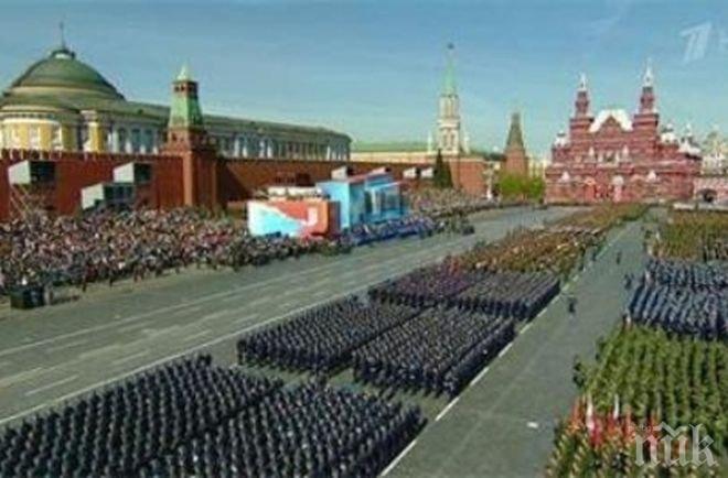 Първите танкове и бронирани коли за парада на победата в Москва пристигнаха тази нощ