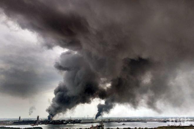 Броят на загиналите при експлозия в петролен завод на „Пемекс“ в Мексико достигна 28 души