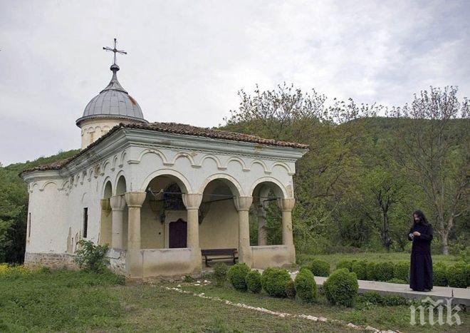 Плаково чака 40 000 лв. за реставрация и консервация на църквата си