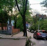 Сигнал до ПИК: Софийска улица пропада! Огромна дупка зее до детска градина (СНИМКИ)