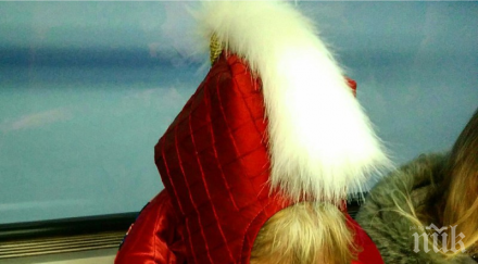 обожавам пътувам метро наглеждам модни гафове твоята снимка също затова провери