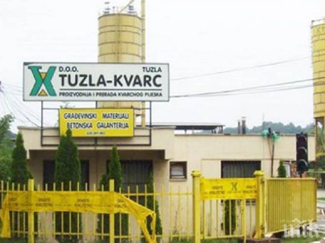 Босненски работници си изкопаха гробове пред завода