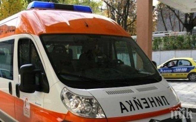 ДРАМА! Близнаци на годинка в реанимация, впръскали в устата си спрей за мебели