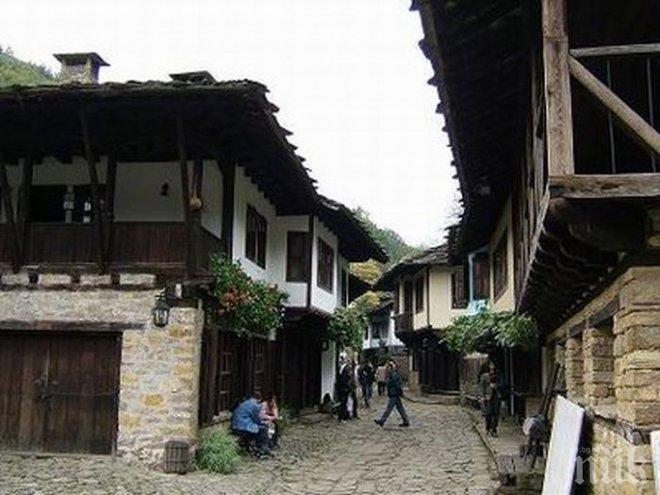 Лазарки танцуваха пред работилниците в Етъра