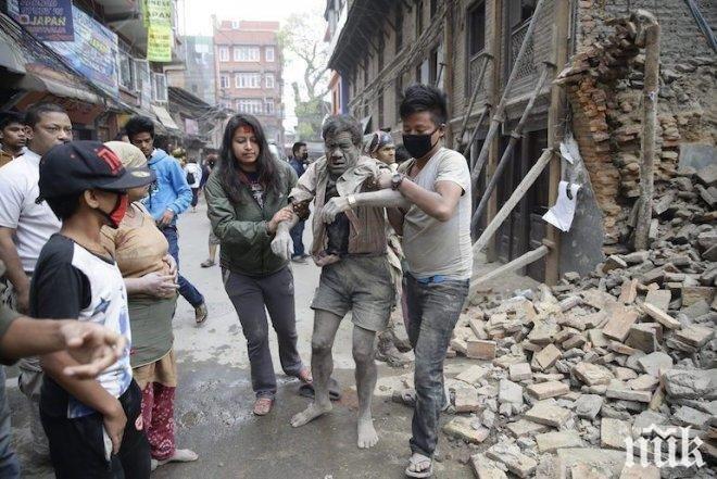 Непал остава в руини една година след земетресението 