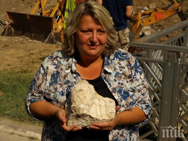 Древни гробници изскочиха на улица в Пловдив