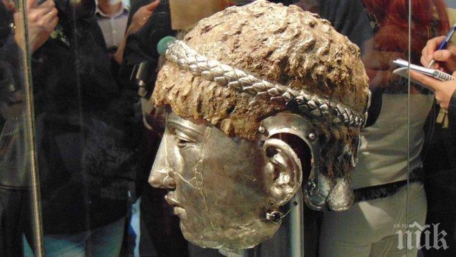 Уникално! Тракийска шлем-маска се върна в музея в Пловдив 20 години след кражба