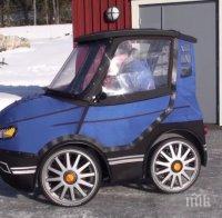 Тя изглежда като най-малката кола в света, но почакай да видиш какво се крие под капака!