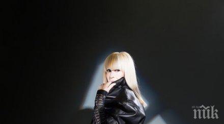 без фотошоп лили иванова лъсна минижуп снимка