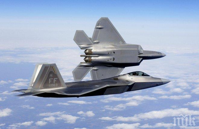 Невидимите F-22 прелетяха край Крим и Русия