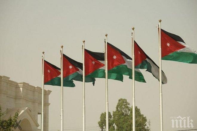 Кралицата на Йордания призова за легален бежански маршрут към Европа