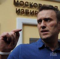 Гадост! Заляха Навални с воняща течност (ВИДЕО)