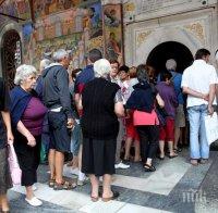 Великденски бизнес! Миряни оставят милион в манастирите
Великденски бизнес! Миряни оставят милион в манастирите