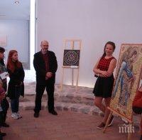 Вълшебни ръце! Ученичка от Пловдив сътвори уникална икона (СНИМКИ)