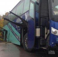 ПЪРВО В ПИК! Празничните мелета на пътя започнаха: Два автобуса, пълни с пътници, се удариха на централен столичен булевард (обновена)