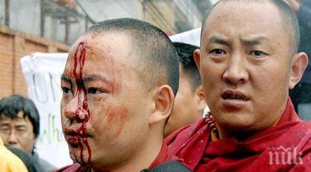 шаолин действие монаси млатят будистки храм видео